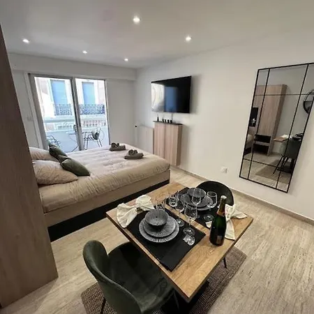 Apartment Superbe Avec Balcon Rue D'antibes Cannes